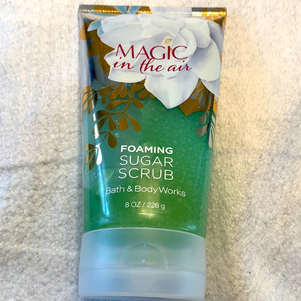Bath and Body Works forming scrub new